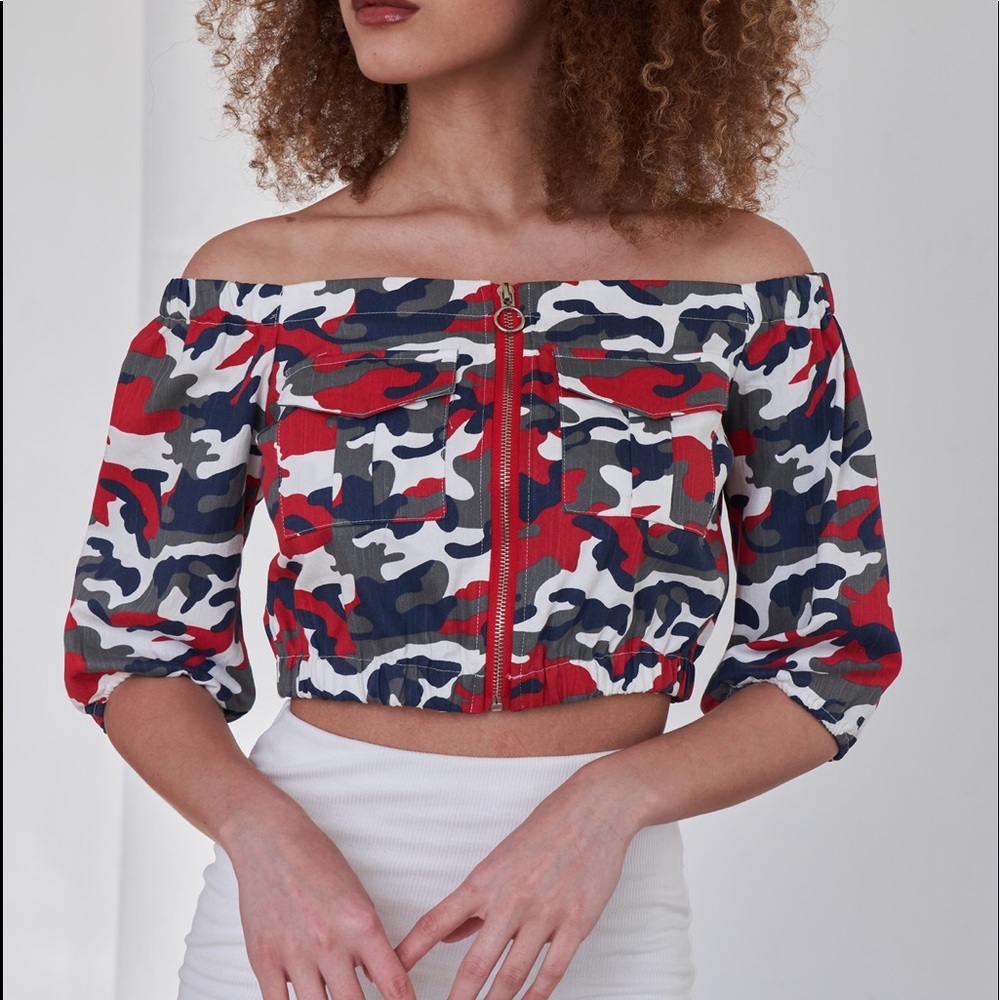 Off the shoulder Red Camo Crop top - Picture 2 of 4